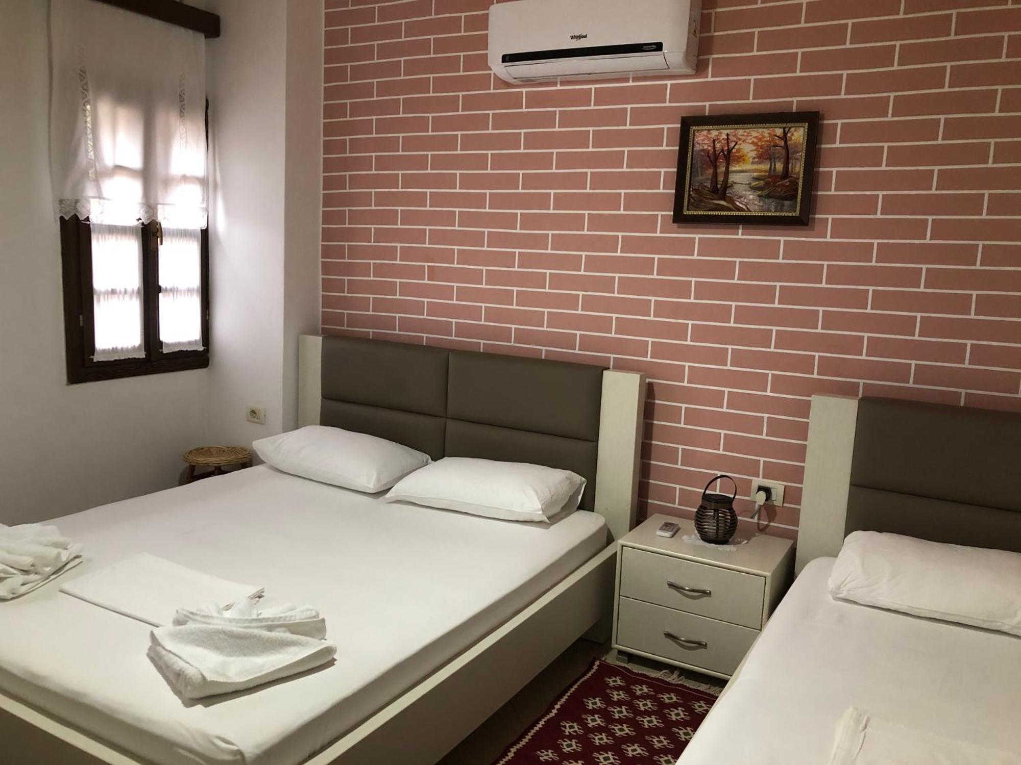 Dhimitri'S Guest House Μπεράτ Εξωτερικό φωτογραφία