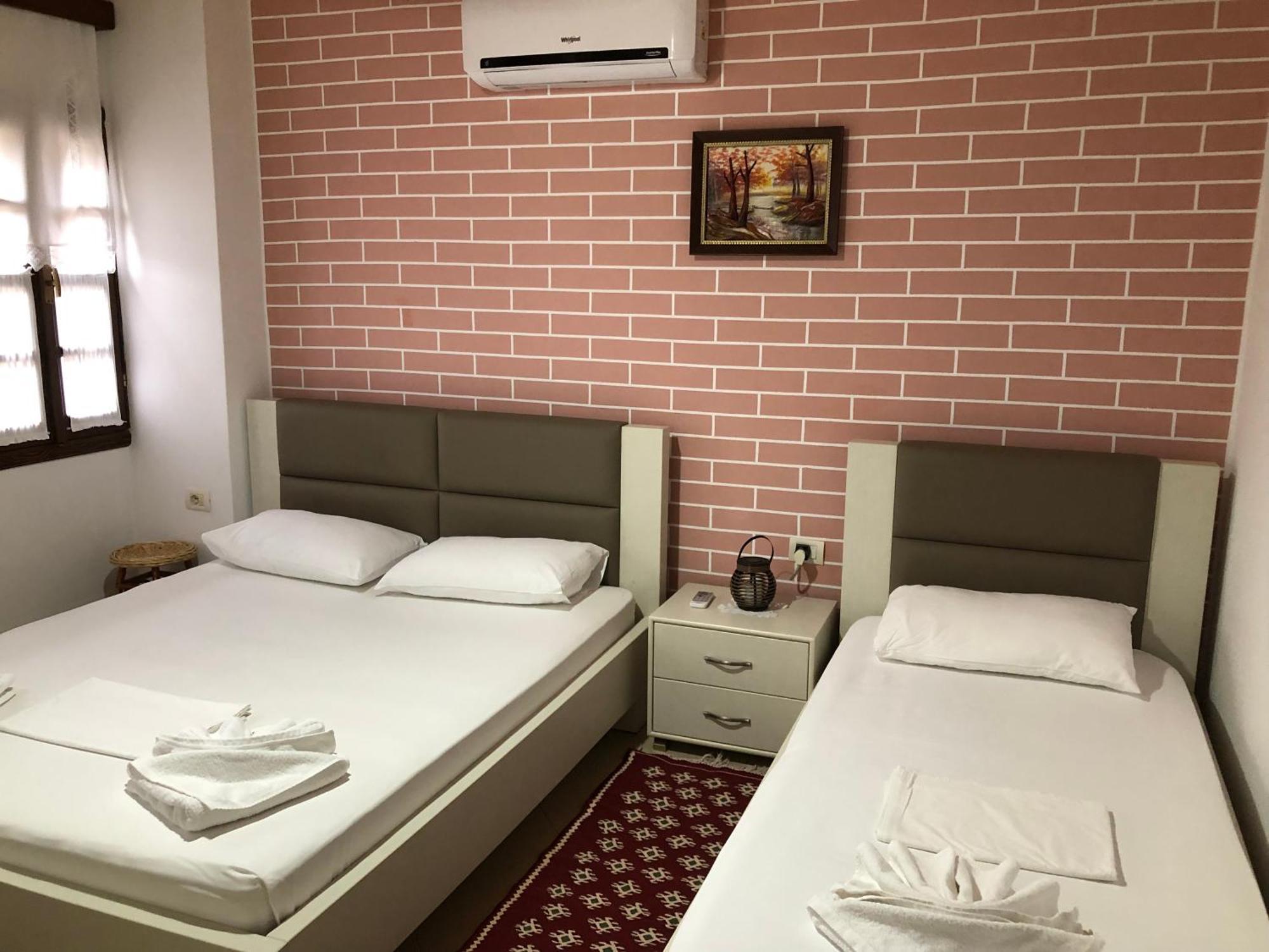 Dhimitri'S Guest House Μπεράτ Εξωτερικό φωτογραφία