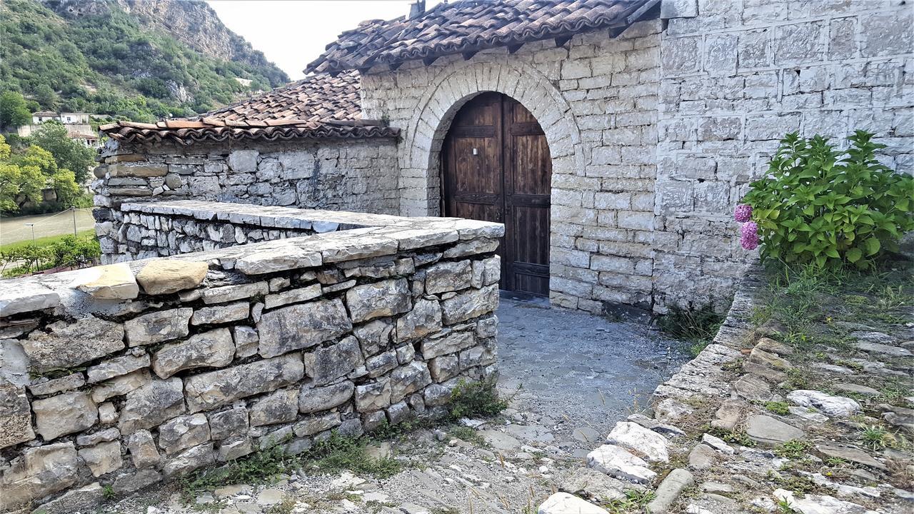 Dhimitri'S Guest House Μπεράτ Εξωτερικό φωτογραφία