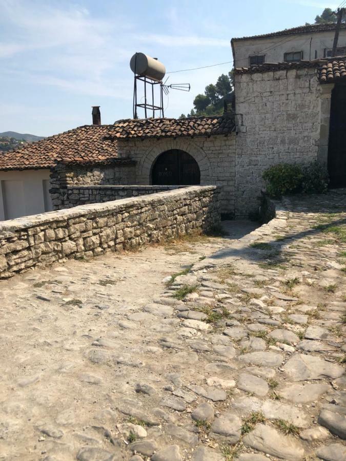 Dhimitri'S Guest House Μπεράτ Εξωτερικό φωτογραφία